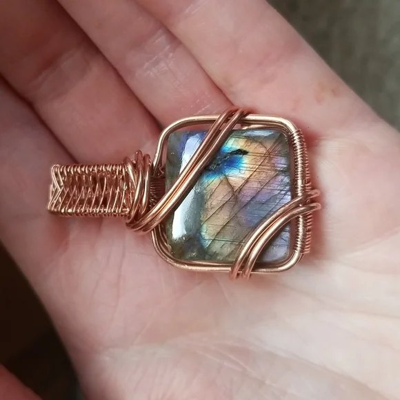 Square multi color Labradorite copper wire wrapped pendant - Picture 3 of 5